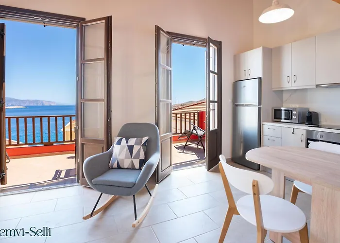 別荘 Remvi Seaside Chalki Town